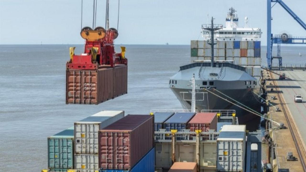 Mayıs'ta dış ticaret açığı 12,7 milyar dolar oldu