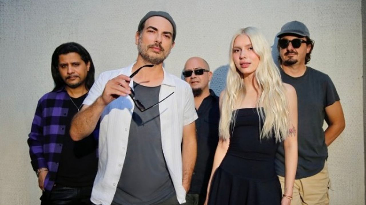 Aleyna Tilki ile Mor ve Ötesi'nden yılın düeti