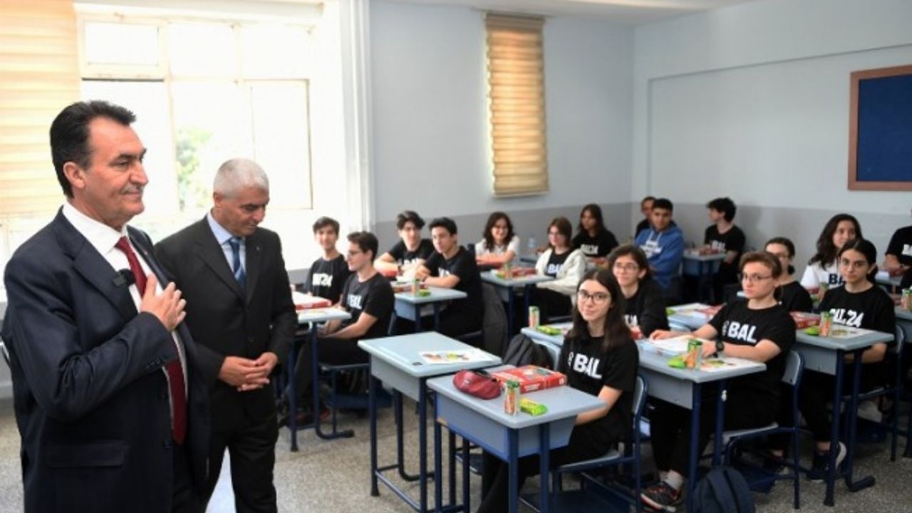 Başkan Dündar Osmangazi'de öğrencileri yalnız bırakmıyor