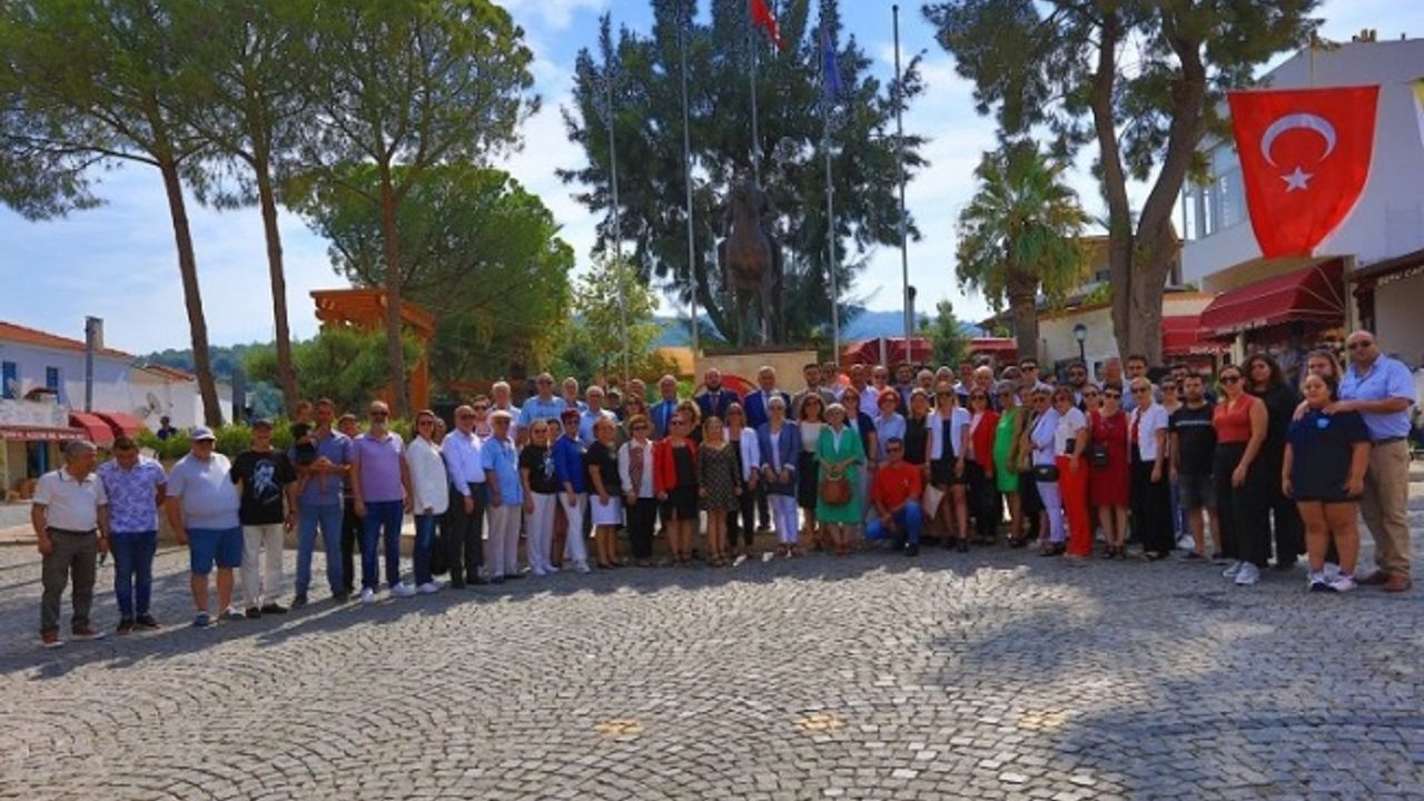 CHP Güzelbahçe'den Ata'ya 100. yıl çelengi