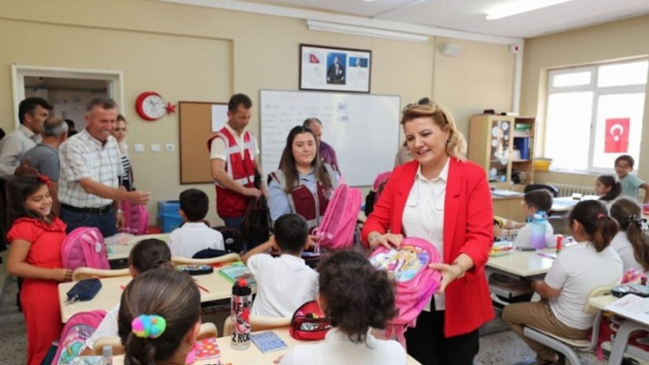 İzmit'in kırsaldaki okullara eğitim desteği sürüyor