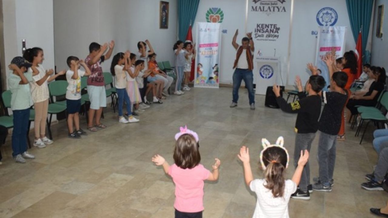 Malatya'da 'yalnız değilsin'de çocuk güvenliği konuşuldu