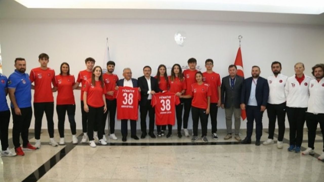 Memduh Büyükkılıç'tan Kayserispor'a moral