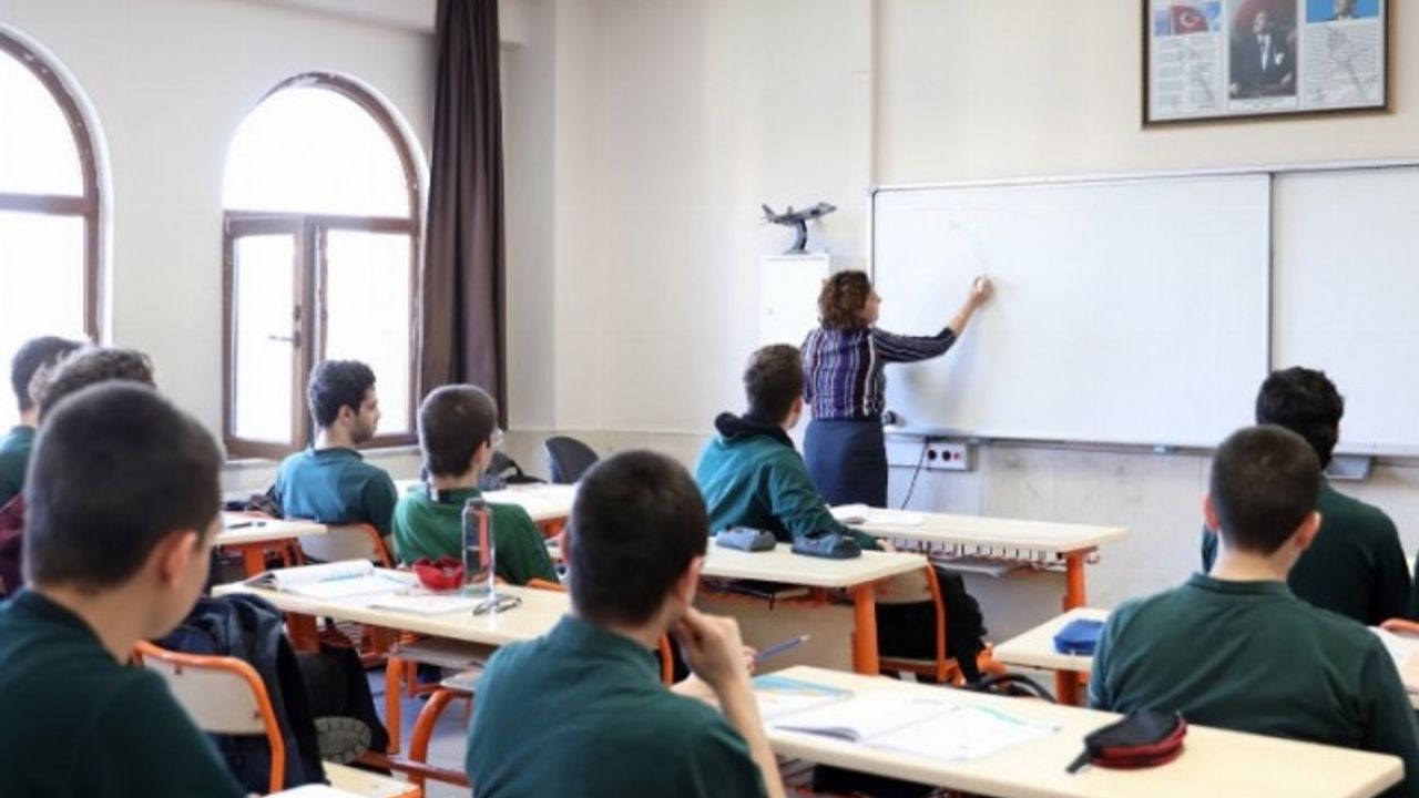 Ortaöğretim'de değişiklik 'Resmi'leşti... Test usulü sınav son verildi