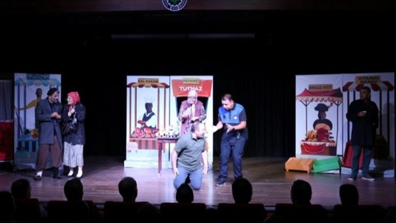 Zabıtanın yaşadığı zorluklar İnegöl'de sahneye taşındı