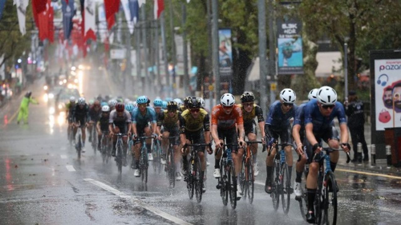 Yağmur altında Tour of İstanbul! Kazanan İstanbul oldu