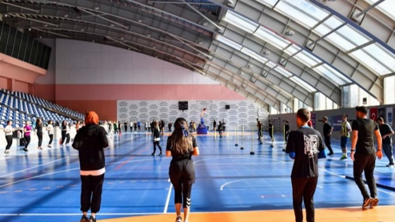 Ankara Büyükşehir'in ücretsiz parkur kursları sürüyor