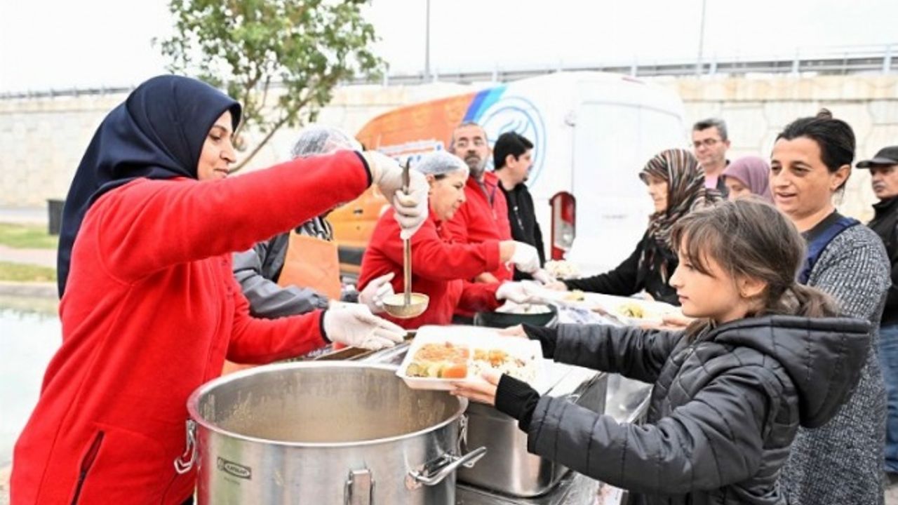 Antalya'da 'komşu sofrası' için kazanlar kaynıyor
