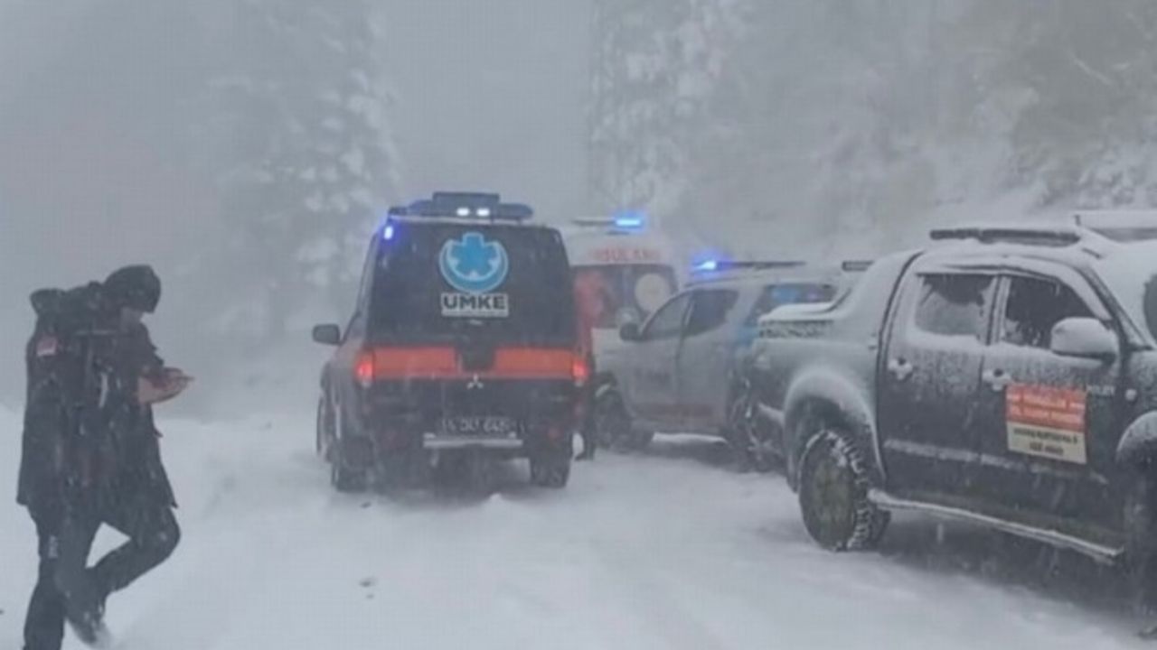 Bolu'da kar ve tipi nedeniyle turistler mahsur kaldı