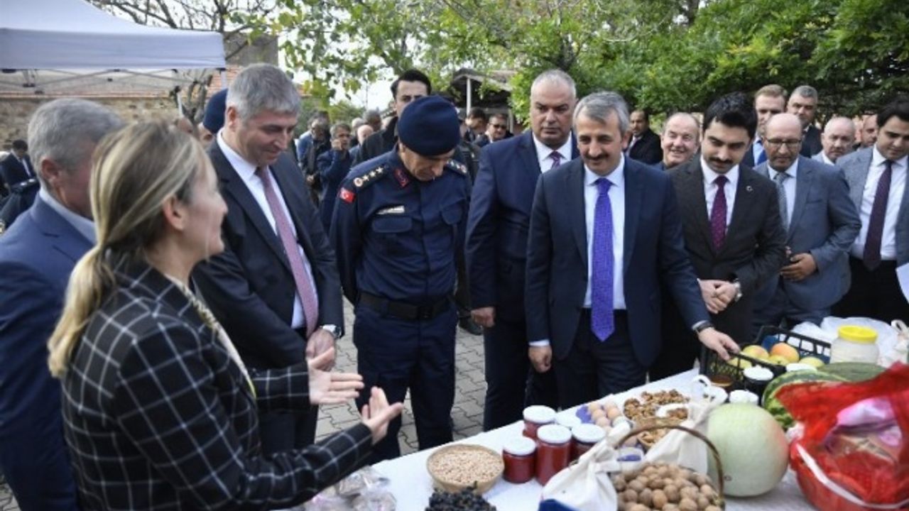 Edirne'de Vali Sezer kırsalda takibi bırakmıyor