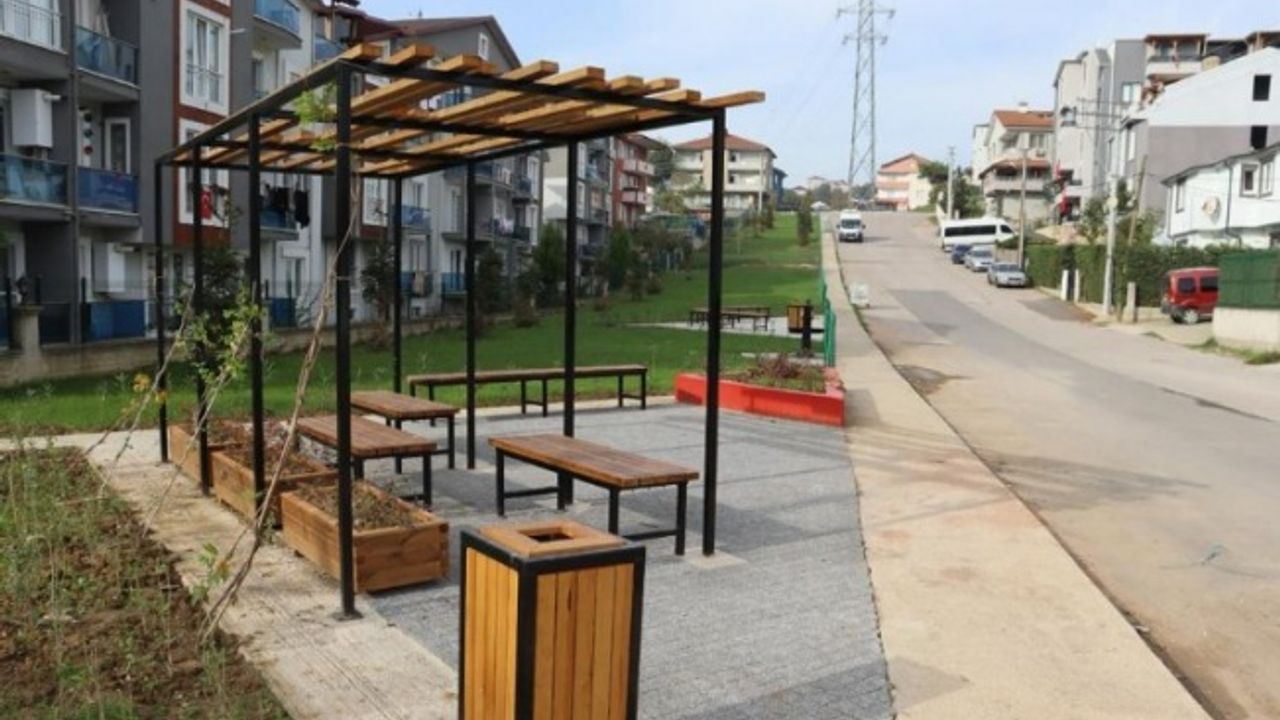 İzmit Katip Çelebi Sokak’a yeni oturma alanı