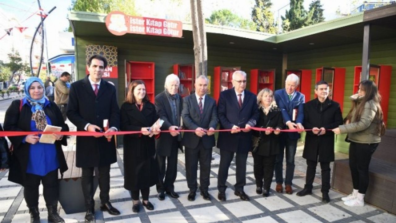 Keşan Lisesi mezunlarından 55. yıl buluşması.... Keşan Lisesi'nde Cadde Kütüphanesi açıldı