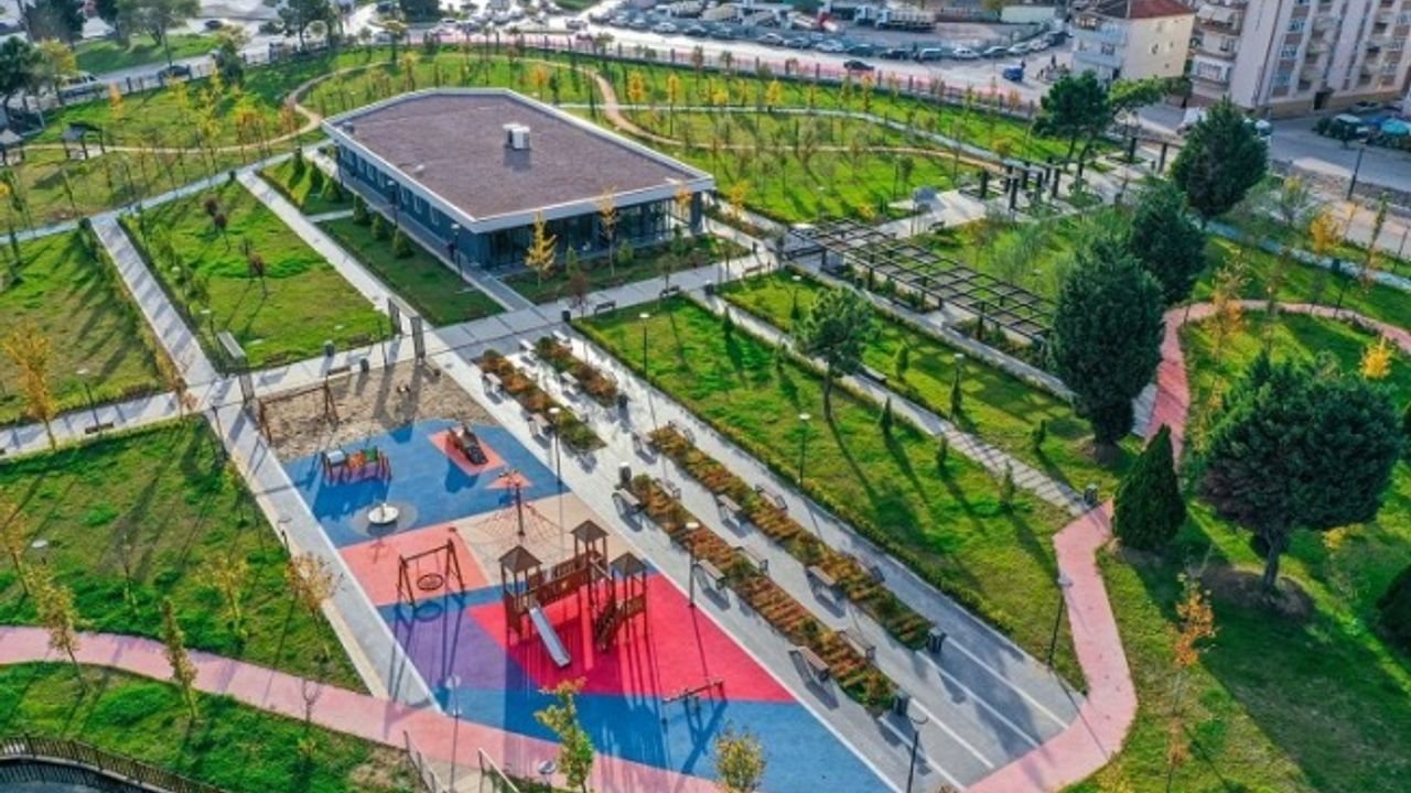 Kocaeli Büyükşehir'den Derince Millet Bahçesi'ne kıraathane