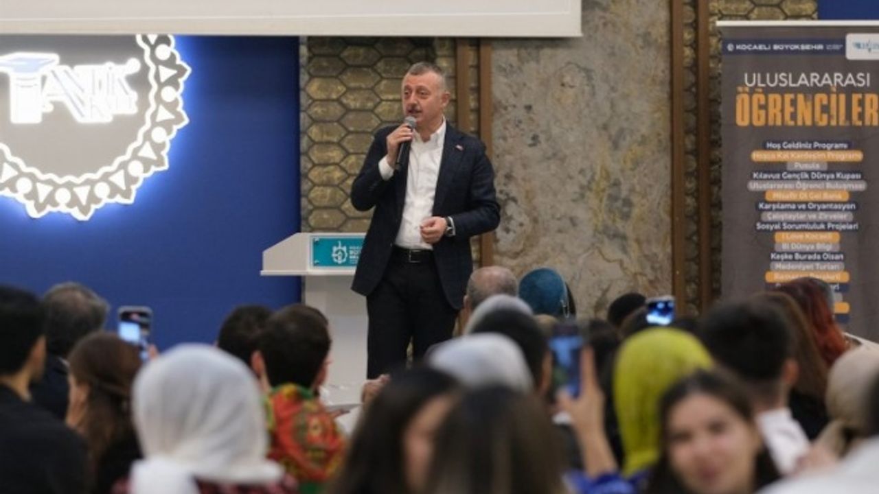 Kocaeli'de uluslararası öğrencilere seslendi: Tahir amcanız ihtiyacınınızda yanınızda