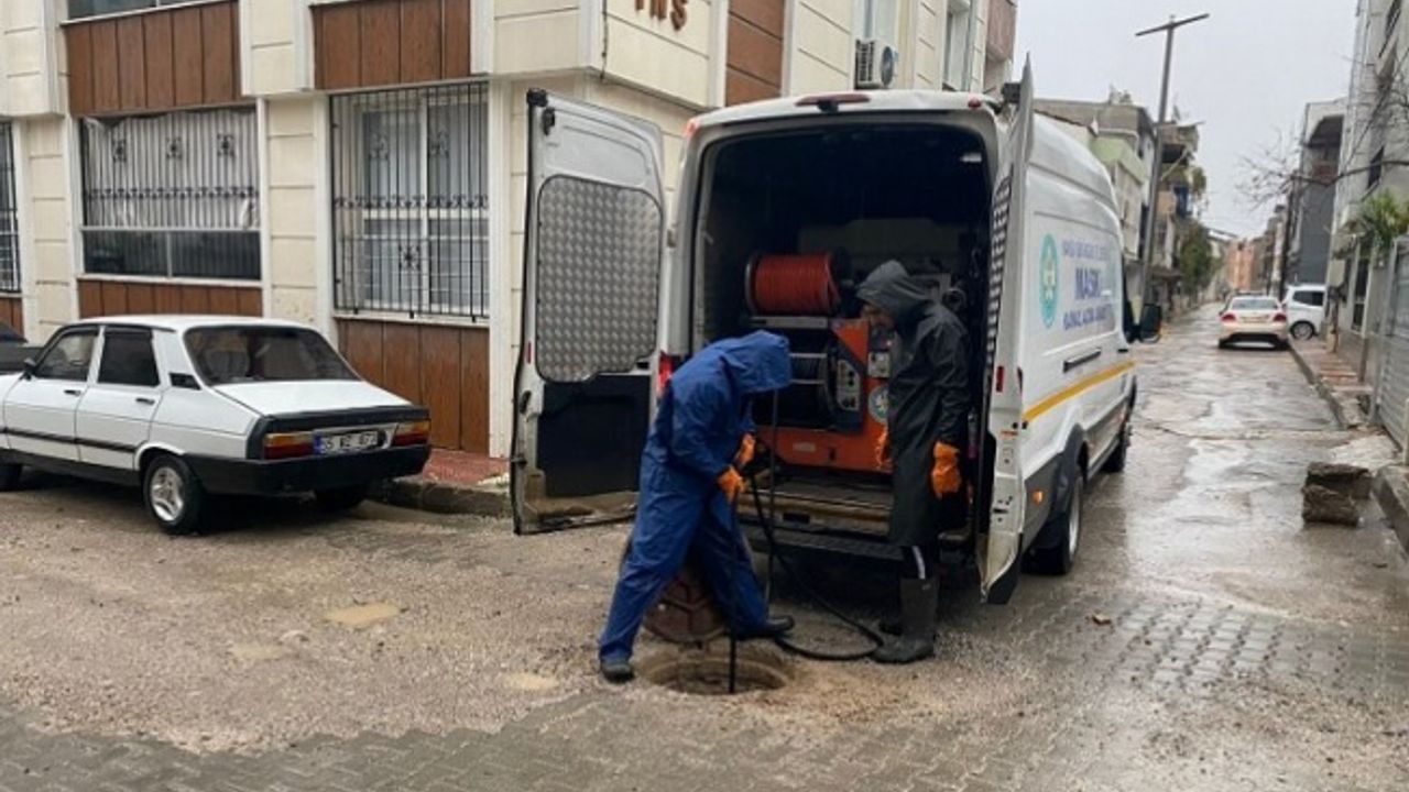 Manisa Büyükşehir ve MASKİ sağanak yağışa karşı sahada