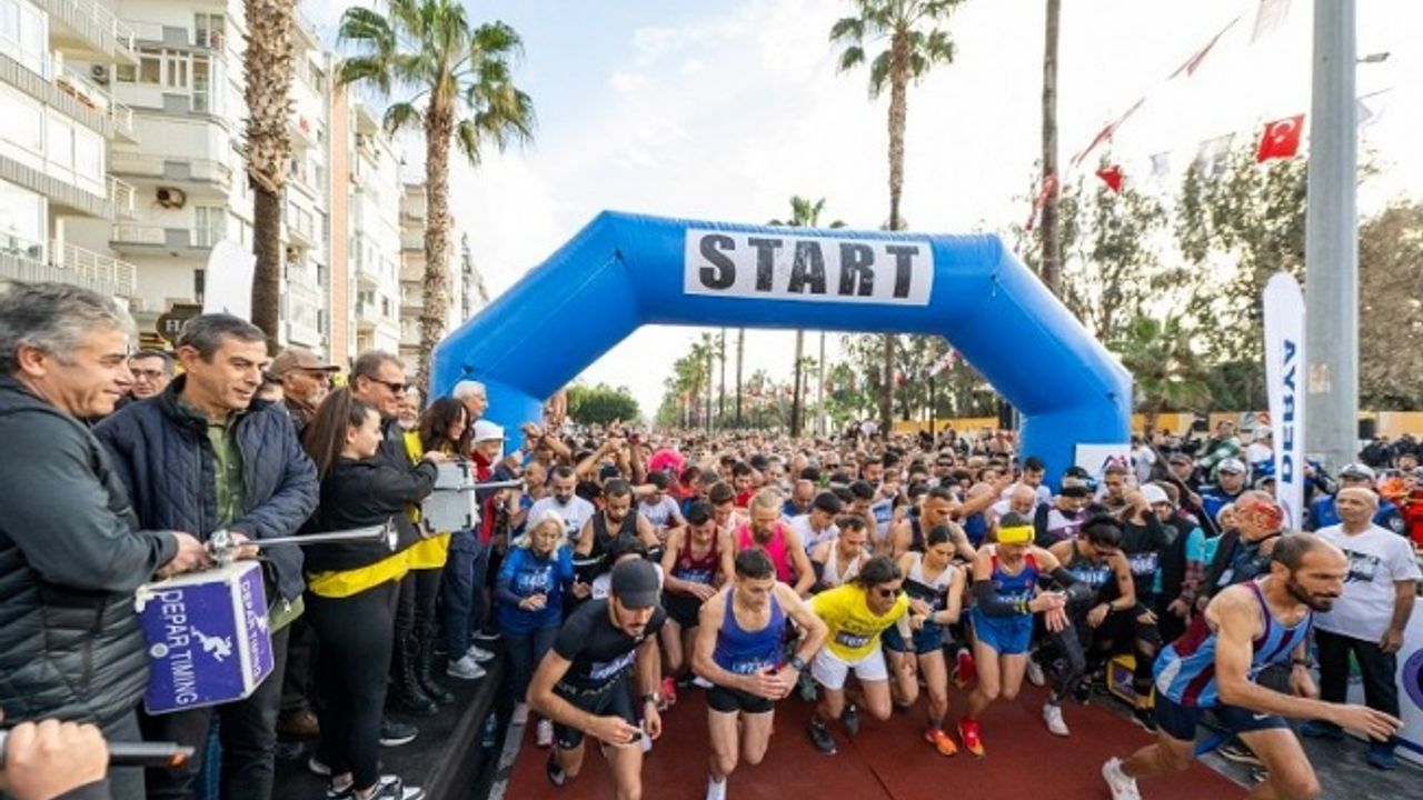 Binlerce kişi spor kenti Mersin'i koştu