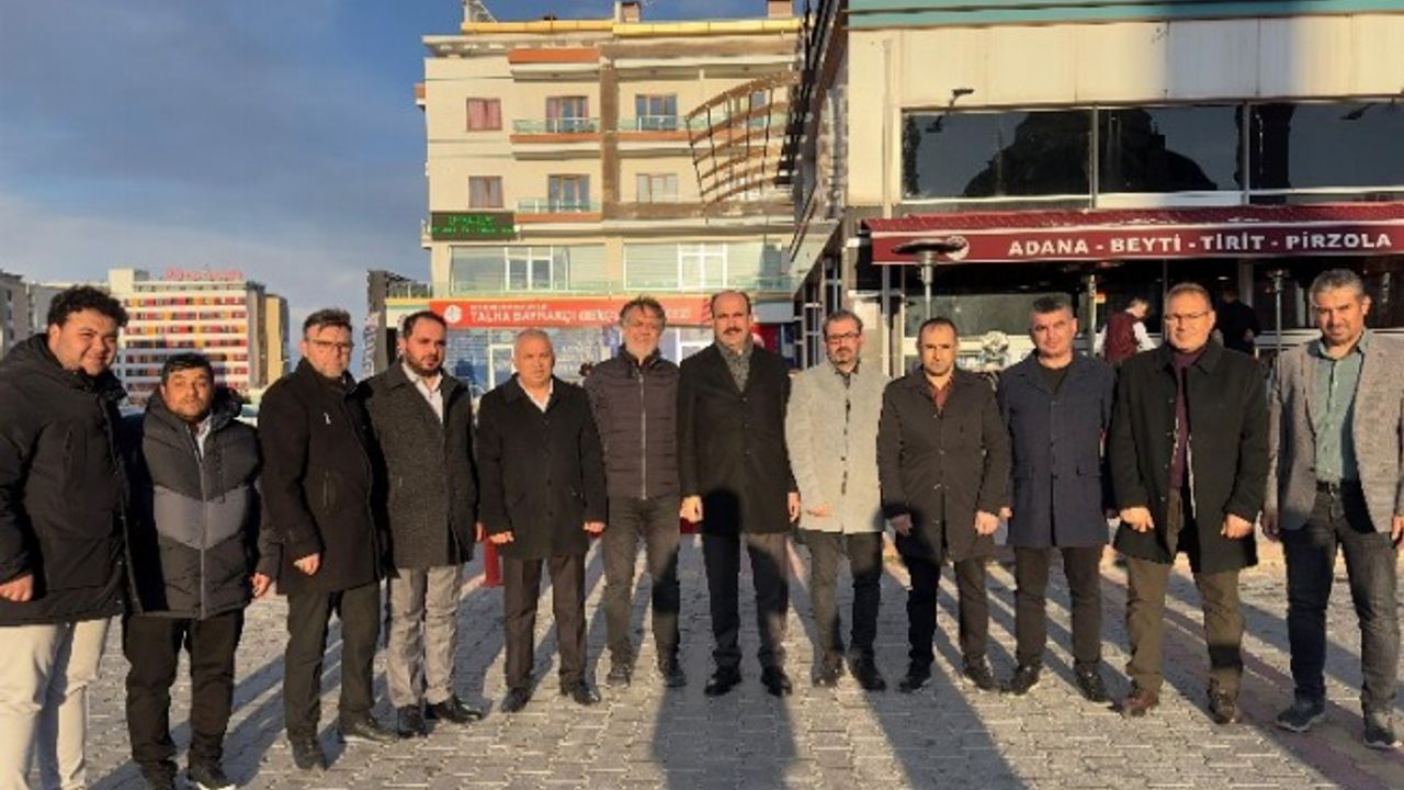 Başkan Altay gençlerle ve esnafla bir araya geldi