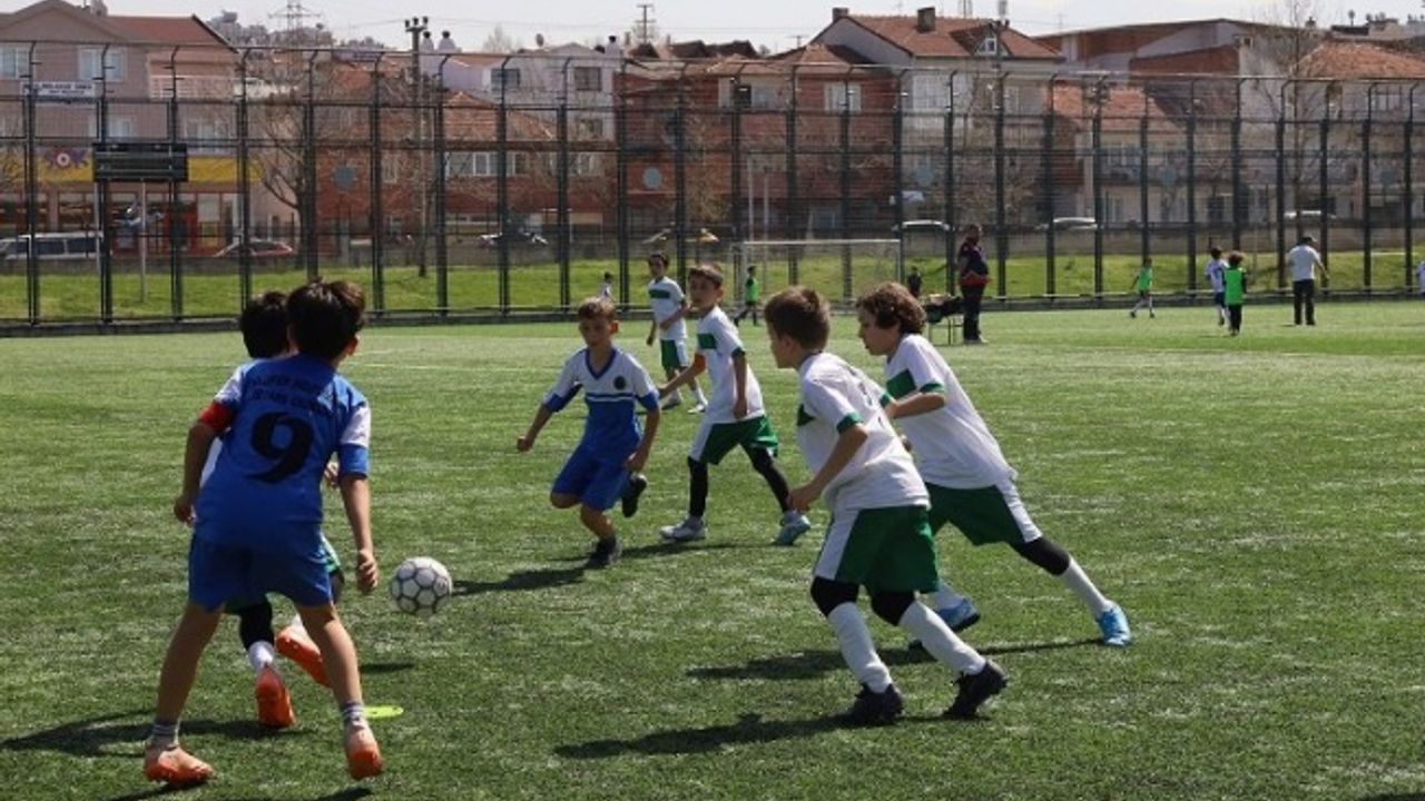 Bursa'daki İlkokul Futbol Şenliği’nde kupalar sahiplerini buldu