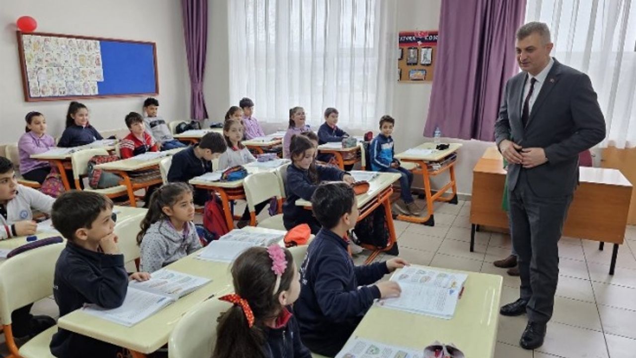 Gölcük'te 'Hayat Bilgisi' dersi Başkan Sezer'den