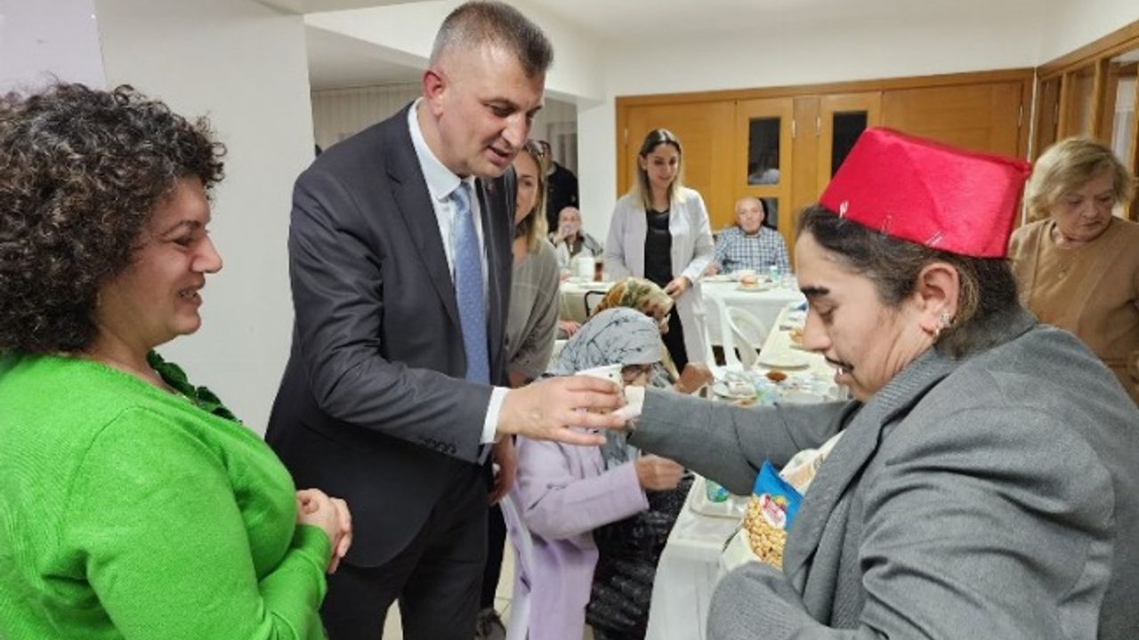 Gölcük'ün çınarları Başkan Sezer'i konuk etti