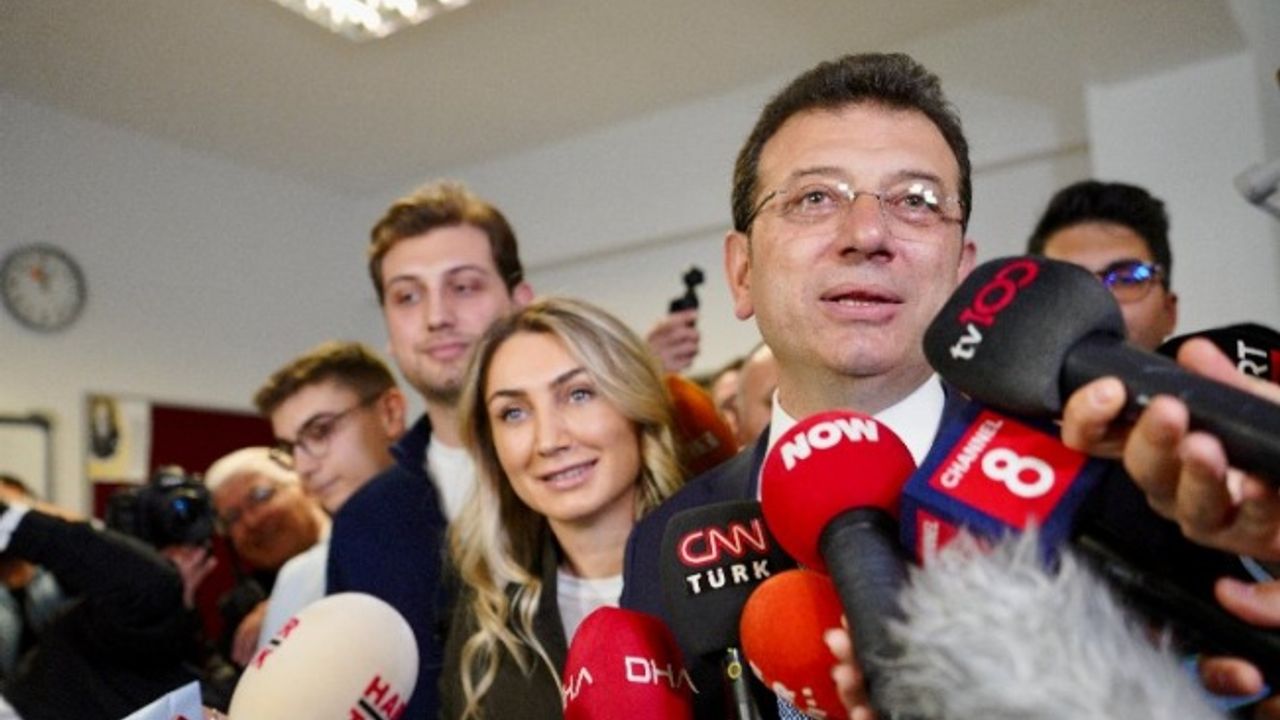 İstanbul'da İmamoğlu ailesi Beylikdüzü'nde oy kullandı