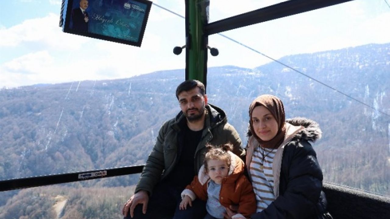 Kartepe'de teleferiğin ilk yolcusu 1 yaşındaki Mila bebek