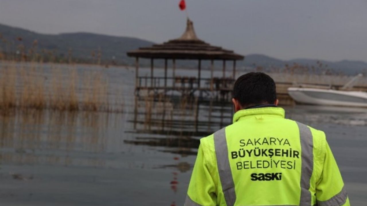 Sapanca Gölü'nde yakıt sızıntısı! Büyükşehir'den önemli açıklama