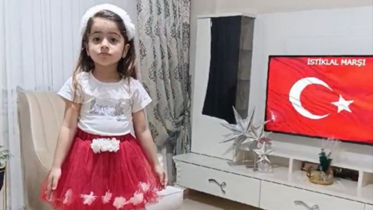 İstiklal Marşı'nı ezbere okuyan minik Esma duygulandırdı