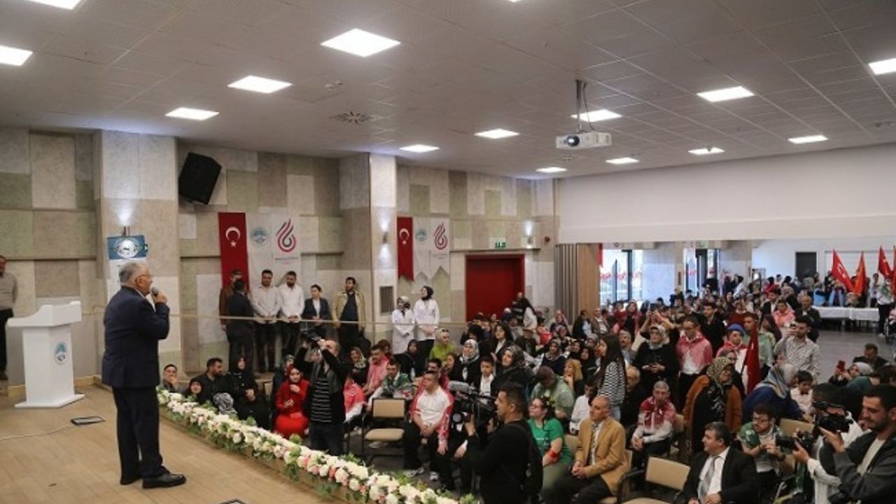 Başkan Büyükkılıç, özel gençlerin temsili askerlik kınasına katıldı