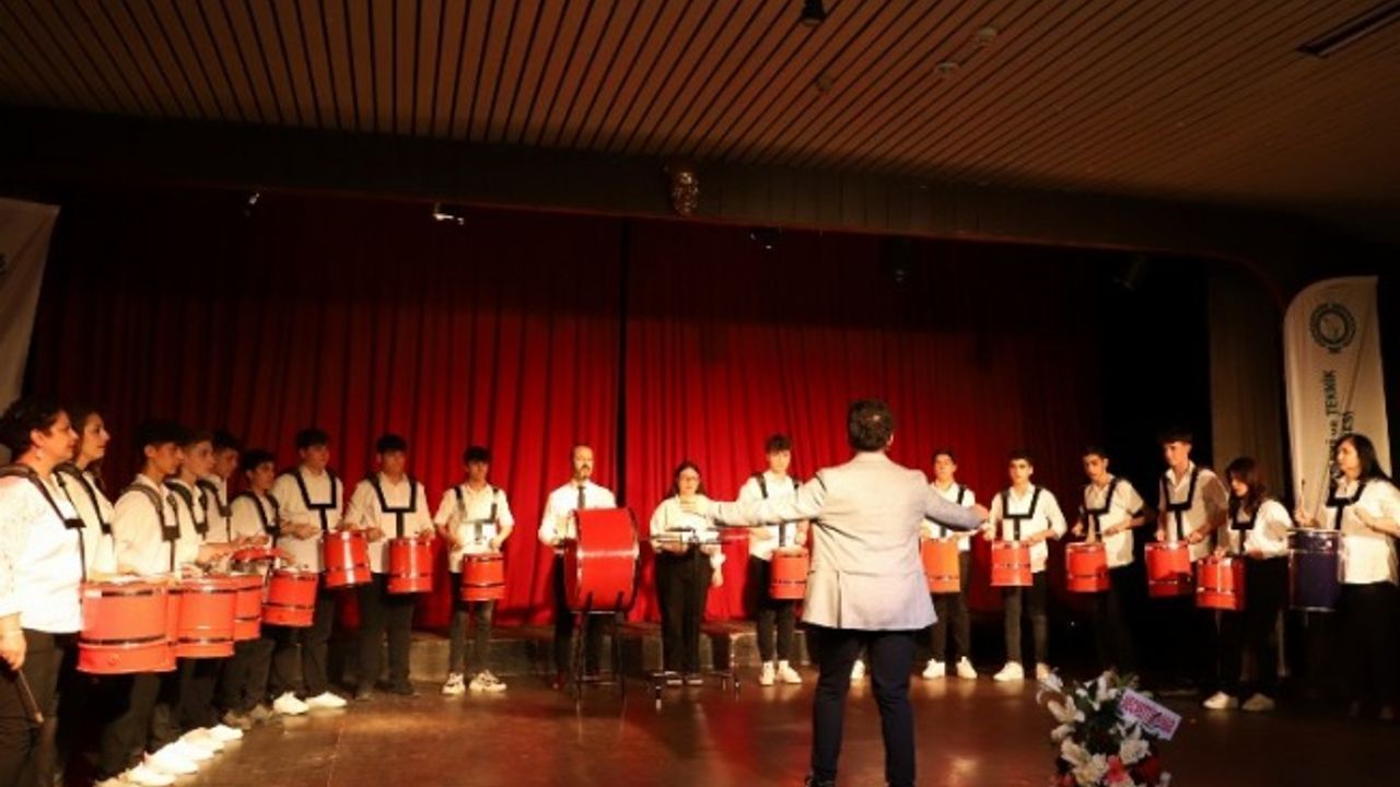 Bursa Tophane MTAL öğrencilerinden el yapımı enstrümanlarla konser