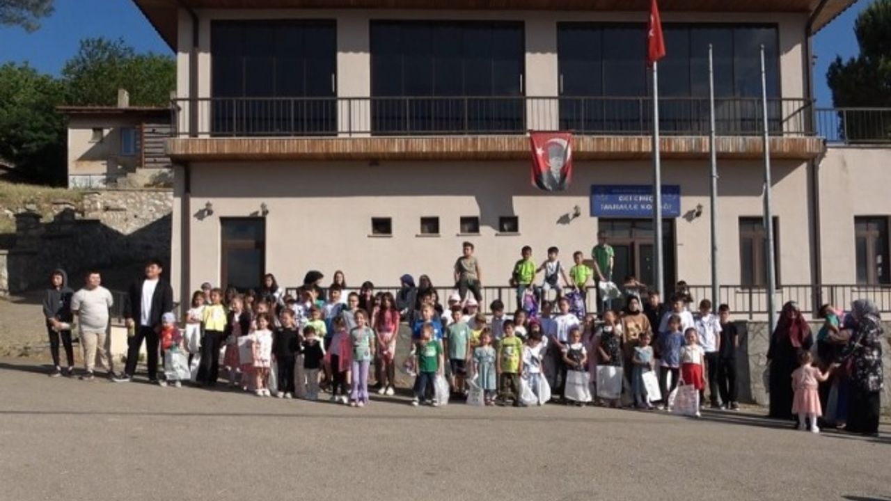 Gelemiç köyünde çocuklar bayramı Adak Geleneği  ile kutladı