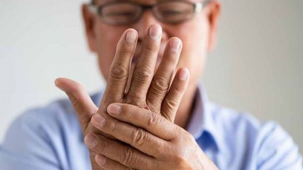 Vitamin eksikliği el titremesine neden olmaz! El titremesinin nedenleri...