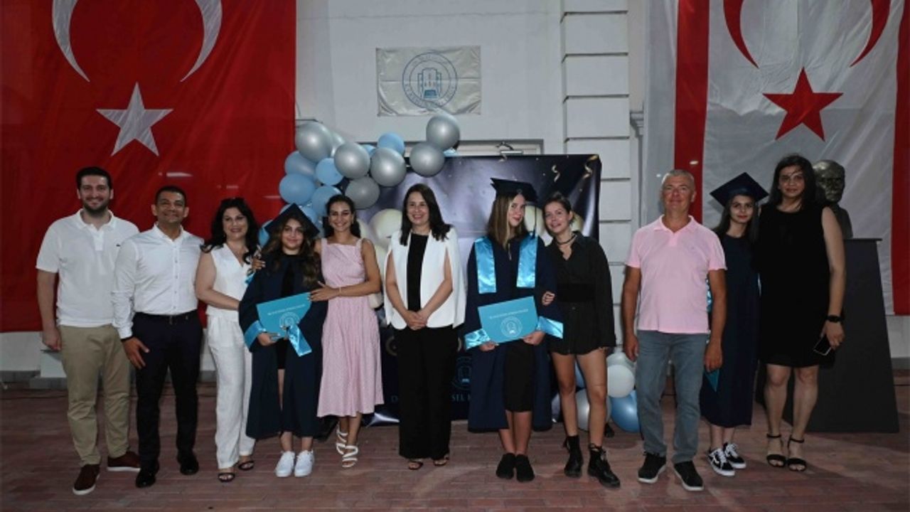 Dr. Suat Günsel Girne Koleji, ilk mezunlarını geleceğe uğurladı