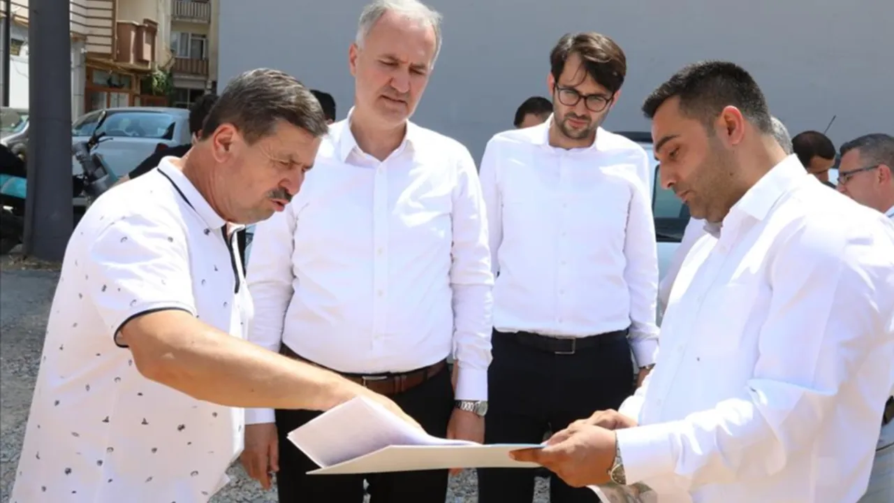 İnegöl'de atıl alanlar yıkılarak yeni ulaşım ağı oluşturuluyor