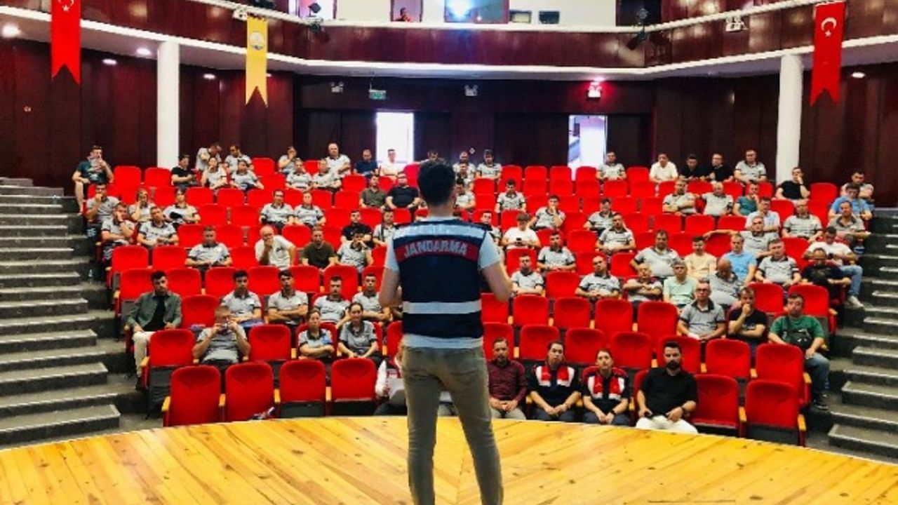 Jandarma siber dolandırıcılığa karşı Trakya Üniversitesi'nde eğitim verdi