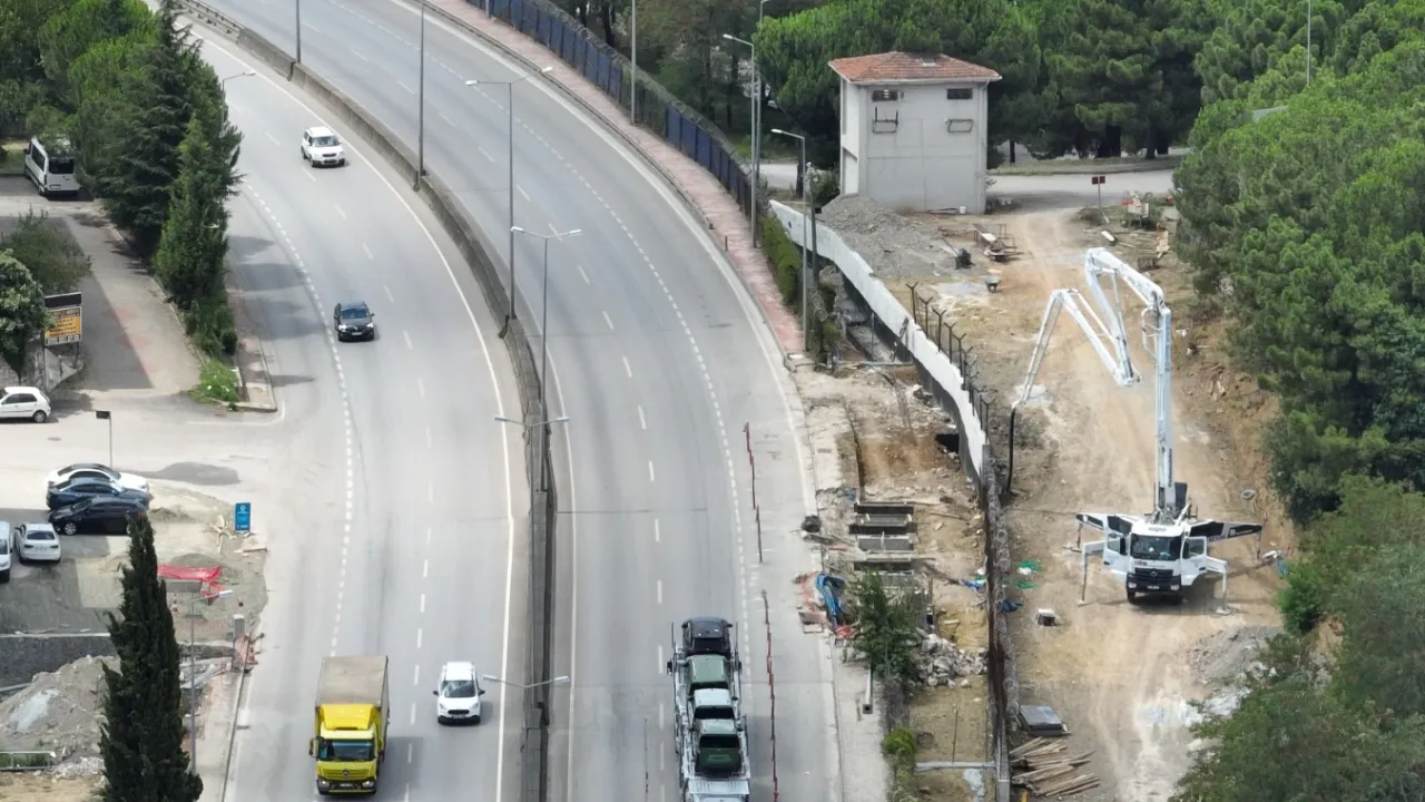 Kocaeli'de Sezai Karakoç üst geçidinde yoğun tempo