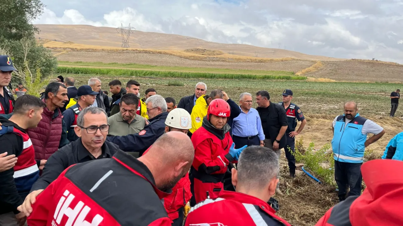 Başkan Büyükkılıç, sel bölgesinde acı haberi duyurdu, yaraların sarılacağını açıkladı