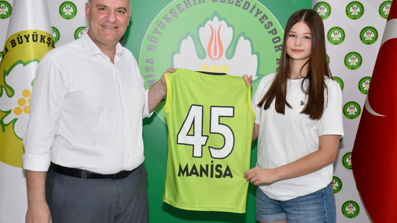 Manisa Büyükşehir filede Güneş'i renklerine bağladı