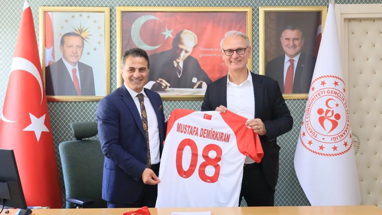 THF Başkanı Kılıç, Rize ve Artvin’de hentbol için görüşmelerde bulundu
