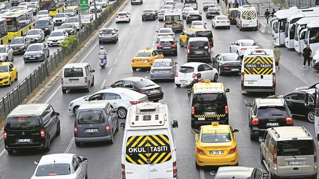 İstanbul'da eğitimin ilk gün trafiğine Valilik ayarı