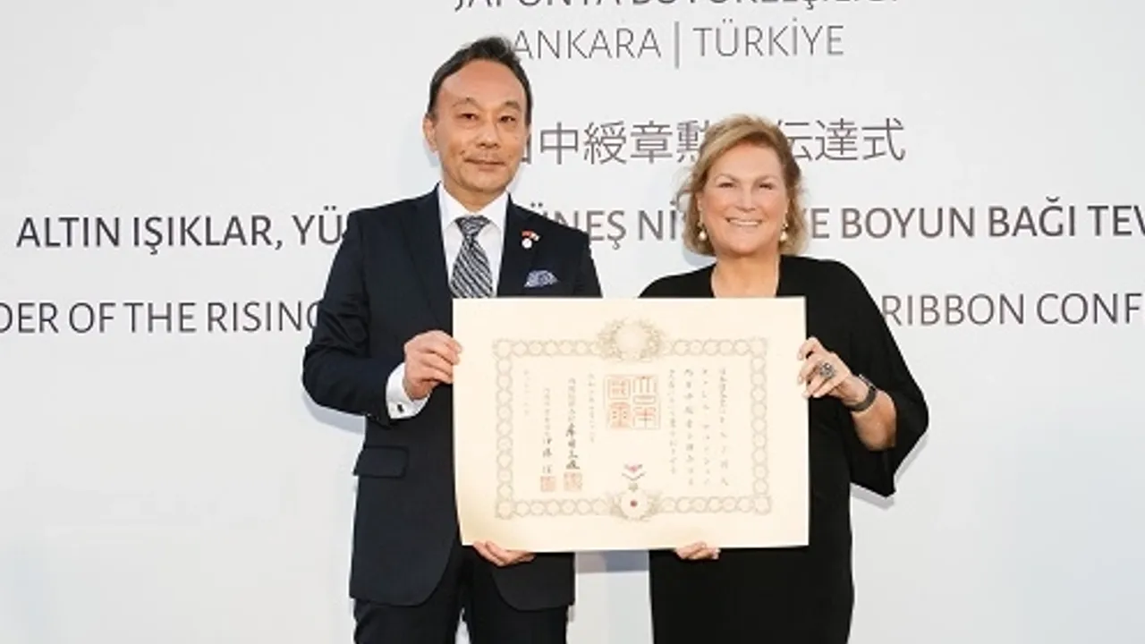 Sabancı, 'Yükselen Güneş Nişanı'na layık görülen  ilk Türk Kadın oldu