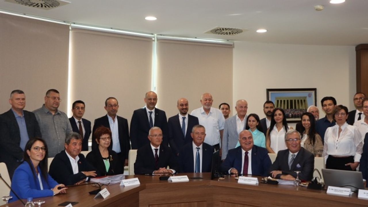 Sanayiye gri yakalı güç geliyor