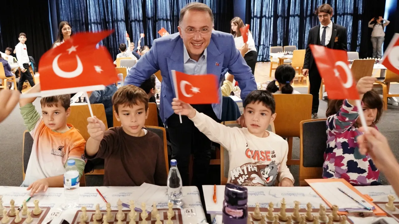 Beylikdüzü’nde 29 Ekim ve Ata’ya Saygı Satranç Turnuvası’na yoğun ilgi