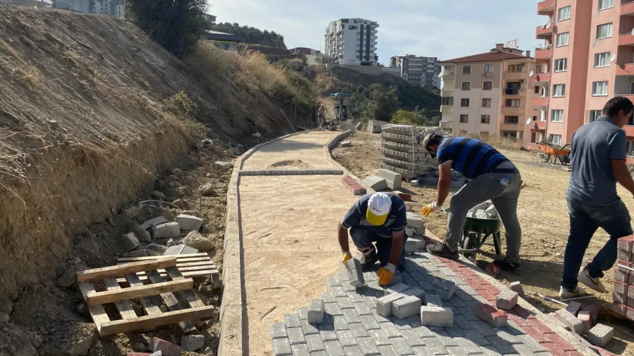 Bursa Gemlik'te mahalleler için hafta sonu da çalışıldı
