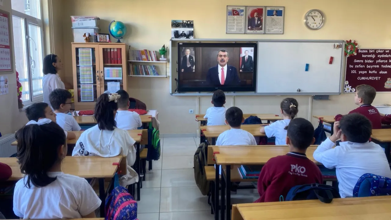 Haftanın ilk dersinde Bakan Tekin'den videolu mesaj