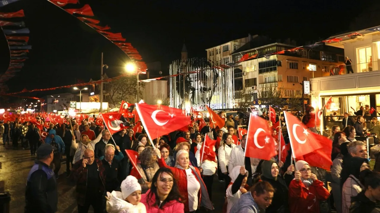 Mudanya'da 19:23 yürüyüşü ile adımlar aynı heyecanla atıldı