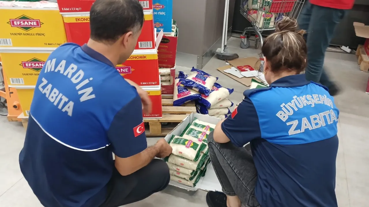 Zincir markette tarihi geçmiş pirinç ele geçirildi