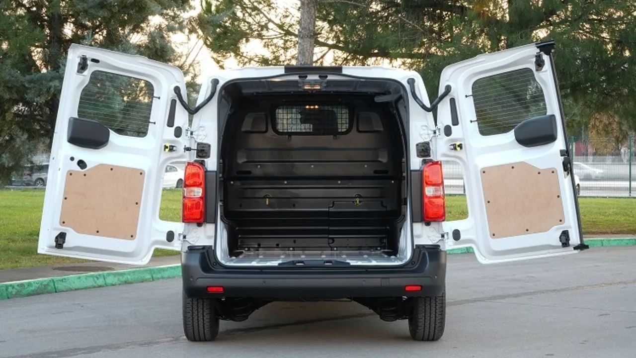 Scudo yeni gövde tipi ve motor seçeneği ile satışa sunuldu