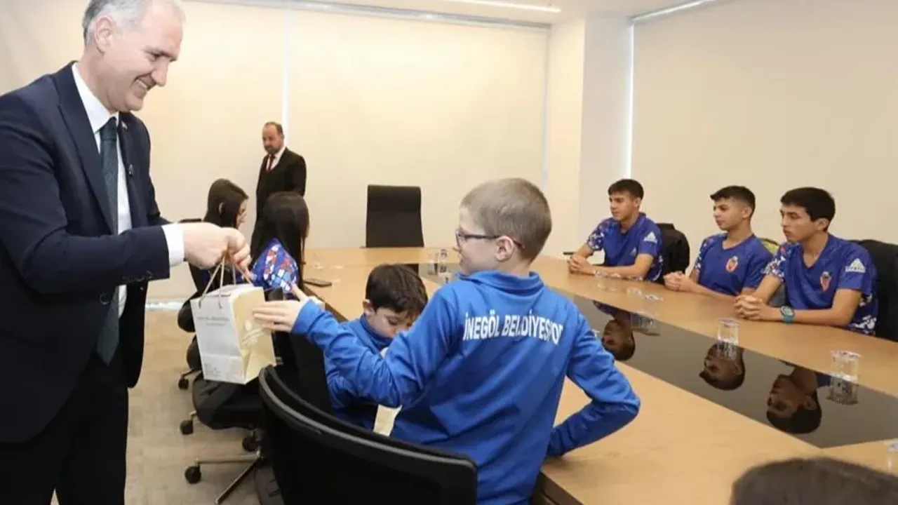 Bursa İnegöl'de Başkan Taban 32 sporcuyla buluştu