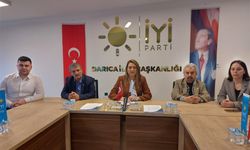 İYİ Parti Darıca İlçe Başkanı Demirel yeni yönetimini tanıttı